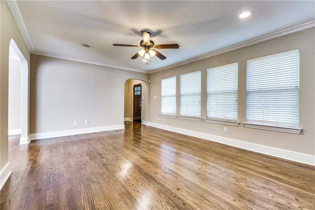 6059 Kenwood Avenue - Photo 2 of 12