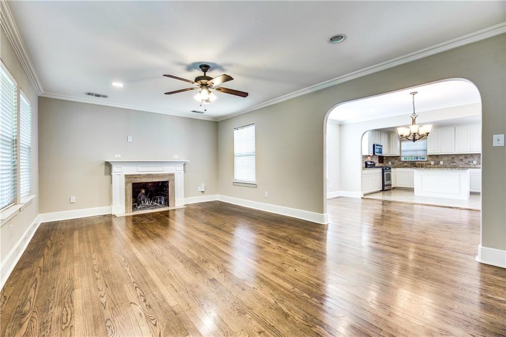 6059 Kenwood Avenue - Photo 3 of 12