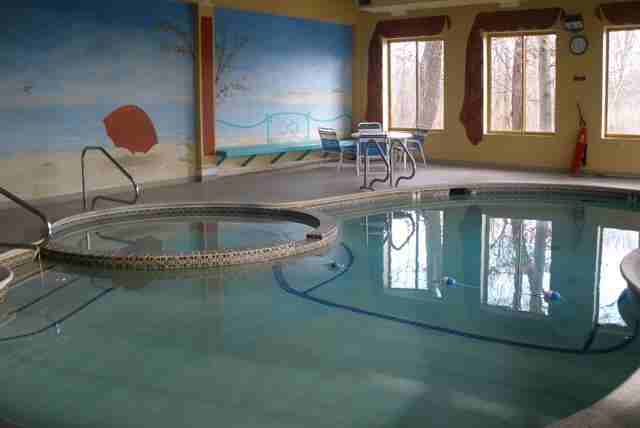 Colonial Point Apartments - Photo 3 of 5