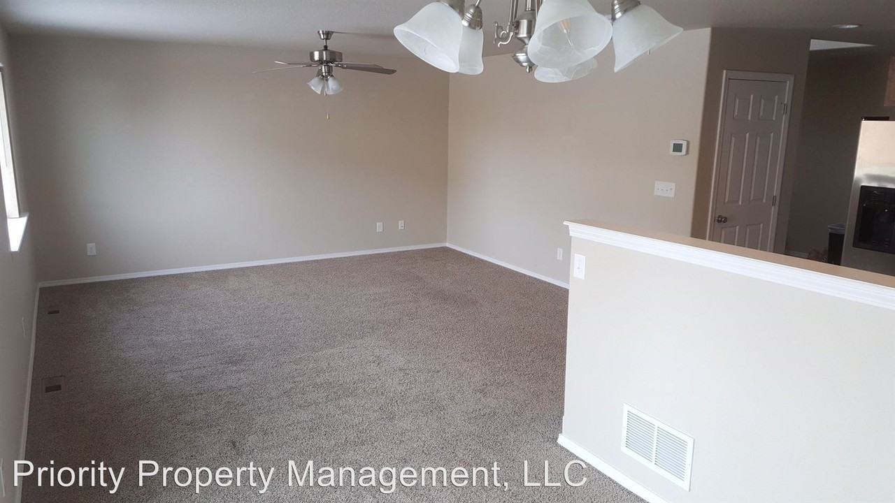 507 Blaine Ct - Photo 3 of 15