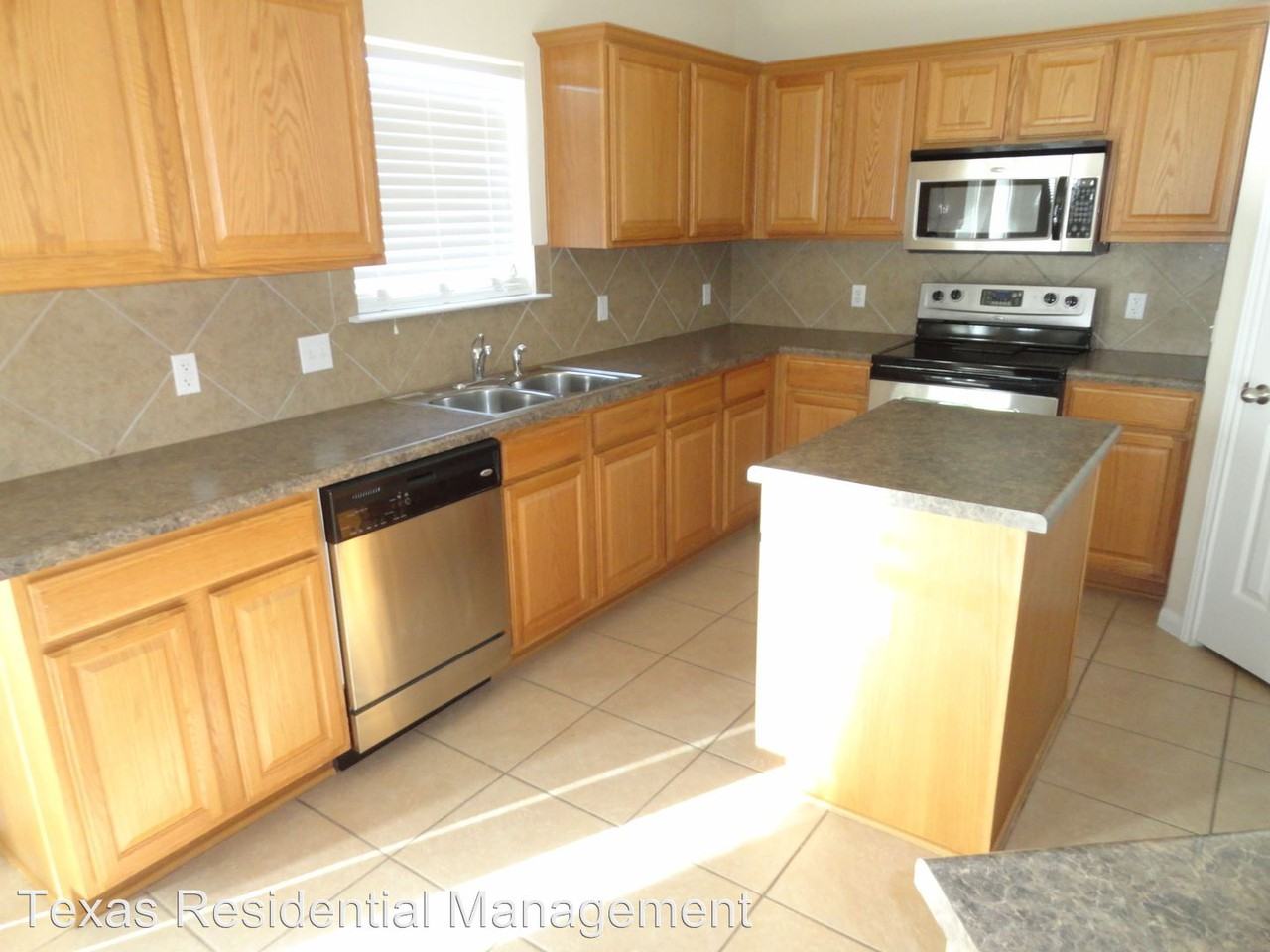 6107 Bridgewood Dr - Photo 2 of 19