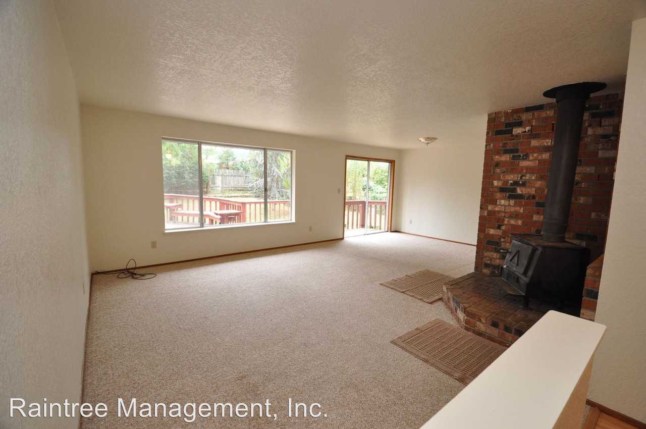 805 Ne Ash - Photo 2 of 6