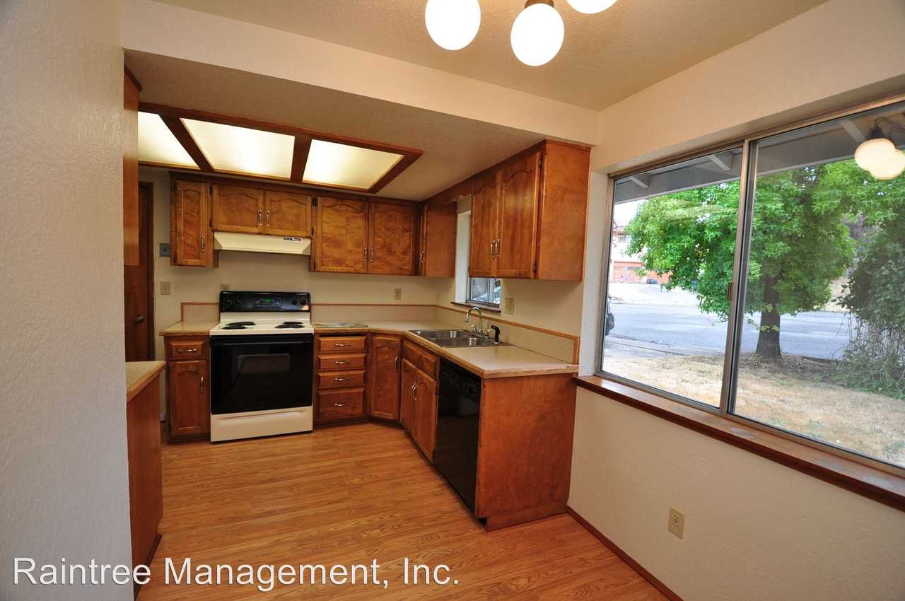 805 Ne Ash - Photo 3 of 6