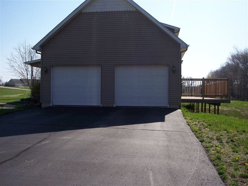 10421 Pauline Dr - Photo 3 of 19