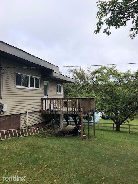 138 W Owatonna St - Photo 2 of 5