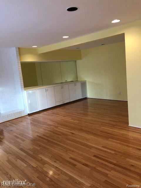 14 Mile Rd And Orchard Lake Rd - Photo 2 of 5