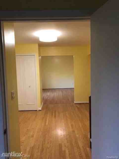 14 Mile Rd And Orchard Lake Rd - Photo 3 of 5