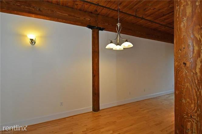 836 Oak St 306 - Photo 3 of 12