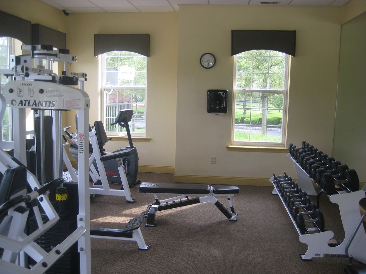 233 Lucy Ct - Photo 3 of 12