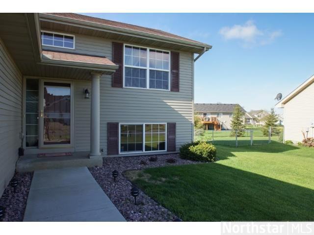 617 NE Dogwood St - Photo 2 of 13