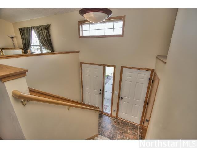 617 NE Dogwood St - Photo 3 of 13