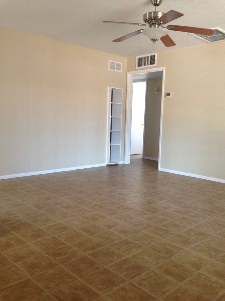 2752 W Elm St - Photo 2 of 8