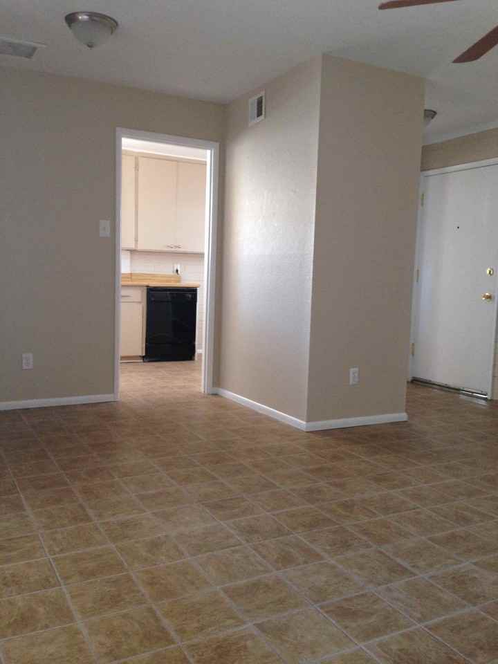 2752 W Elm St - Photo 3 of 8