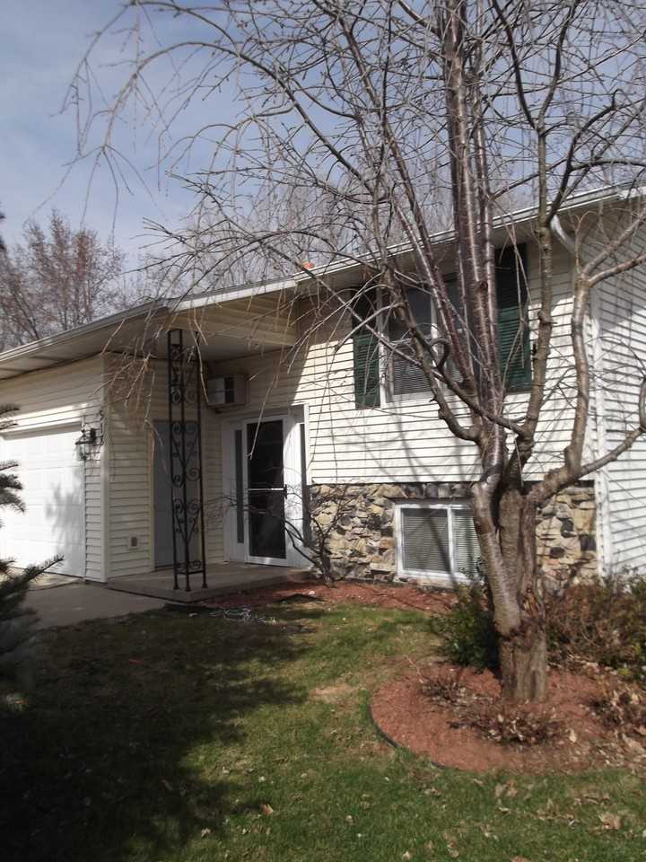 518 Lacona Ct - Photo 2 of 8