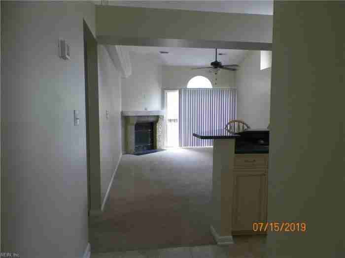 477 E Lake Circle - Photo 2 of 11