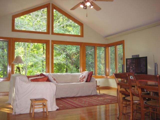 1437 Creekside Dr - Photo 2 of 19