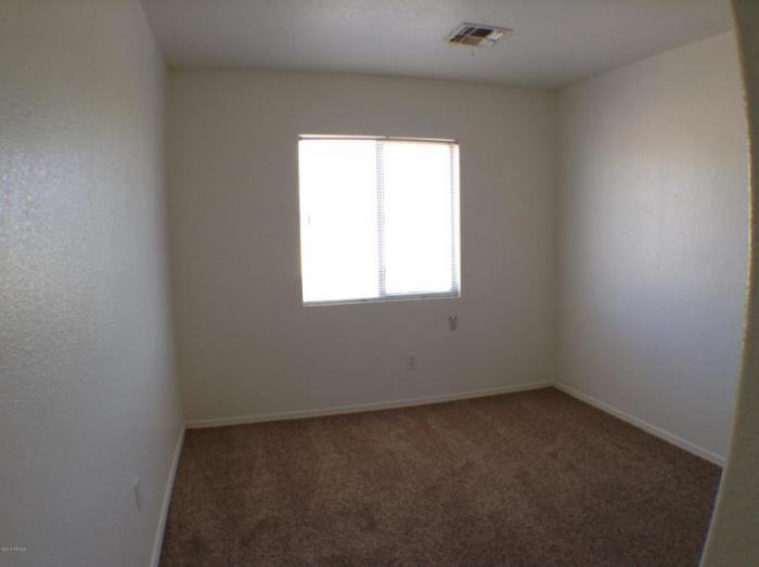 8310 W Watkins St - Photo 3 of 15