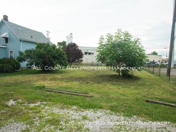 1304 Lake Shore Blvd - Photo 2 of 10