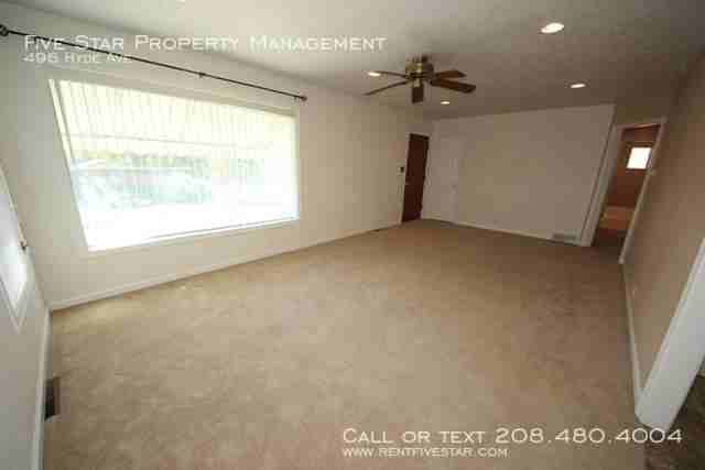 496 Hyde Ave - Photo 3 of 12