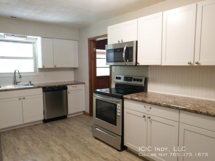 5505 Woodside Drive - Photo 2 of 13