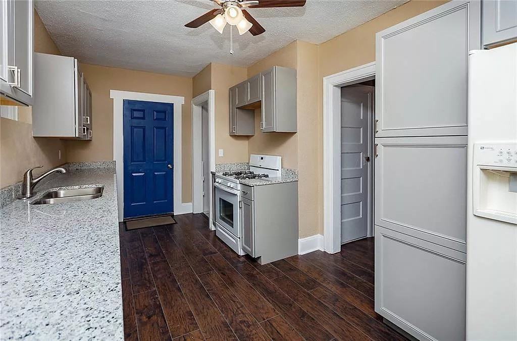 905 24th St - Photo 3 of 14