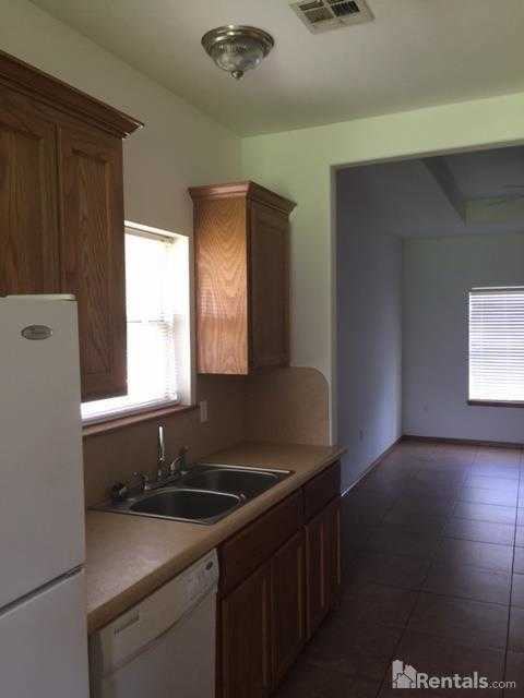 223 W Broadway - Photo 3 of 11