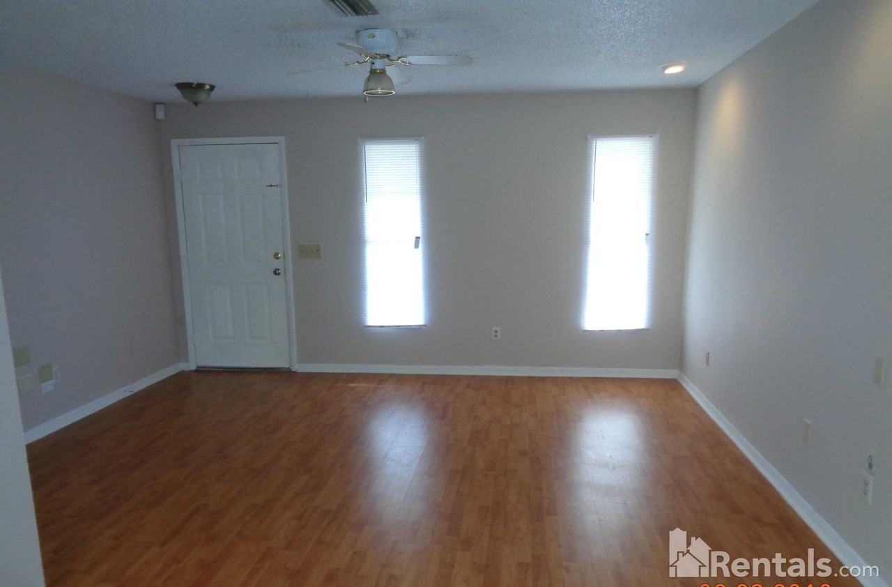 21617 Southwood Dr - Photo 2 of 10