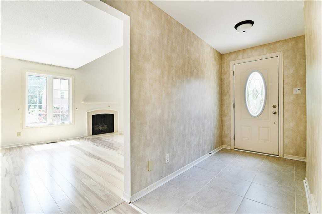 27 Chatsworth Crescent - Photo 2 of 6