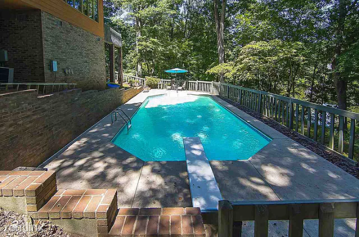 140 Lakeridge Dr - Photo 2 of 2