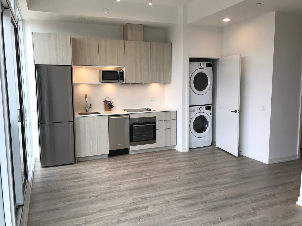 615 Dundas Street East - Photo 2 of 4
