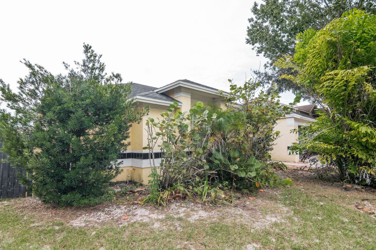 10315 Rainbridge Dr - Photo 3 of 23