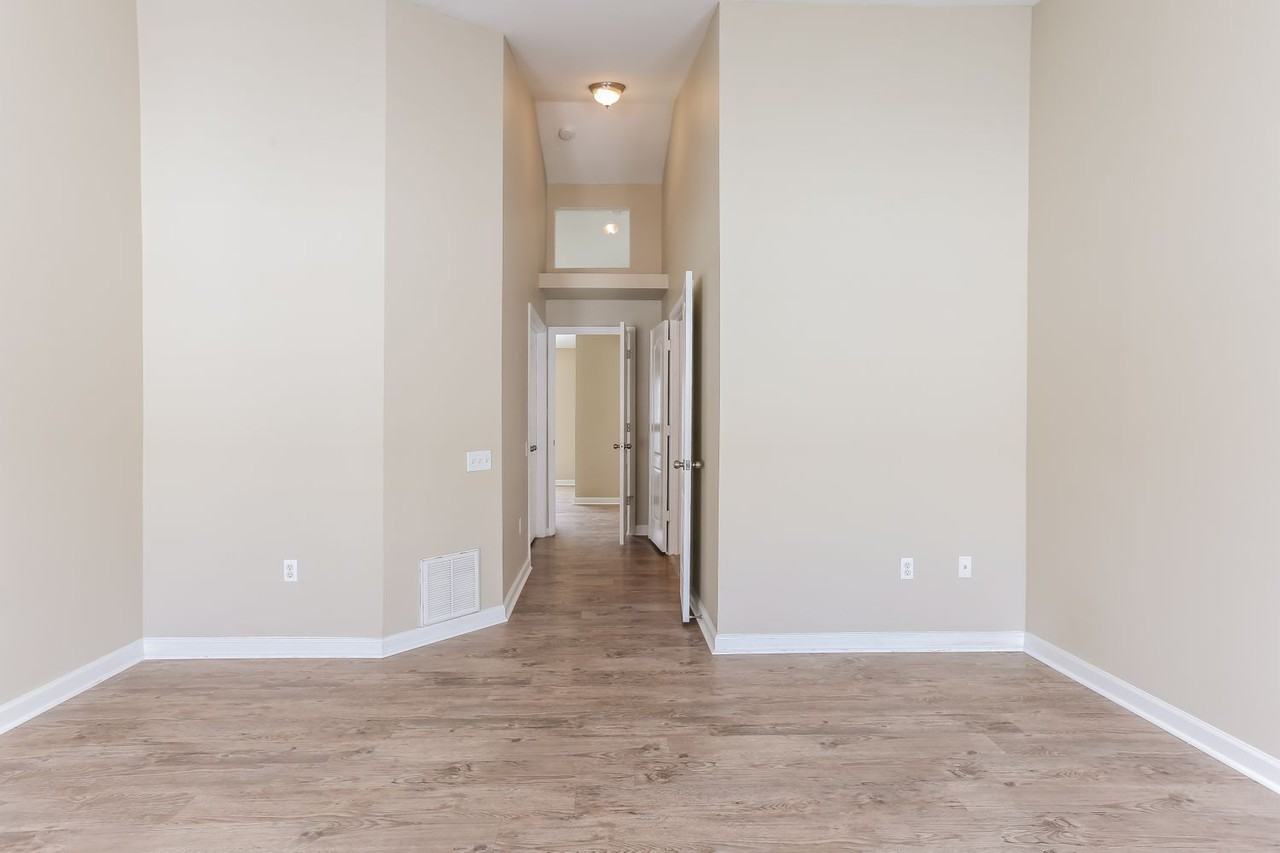 30326 Arrochar St - Photo 3 of 23