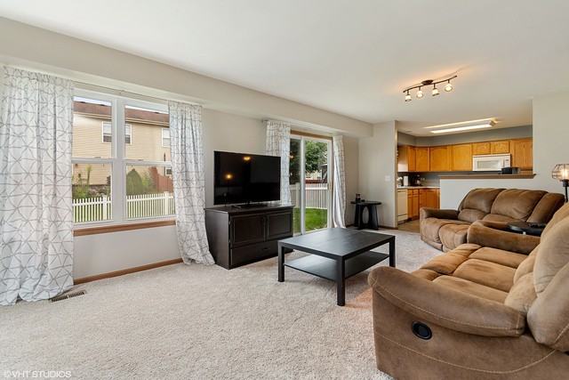 21529 Carlton - Photo 3 of 14