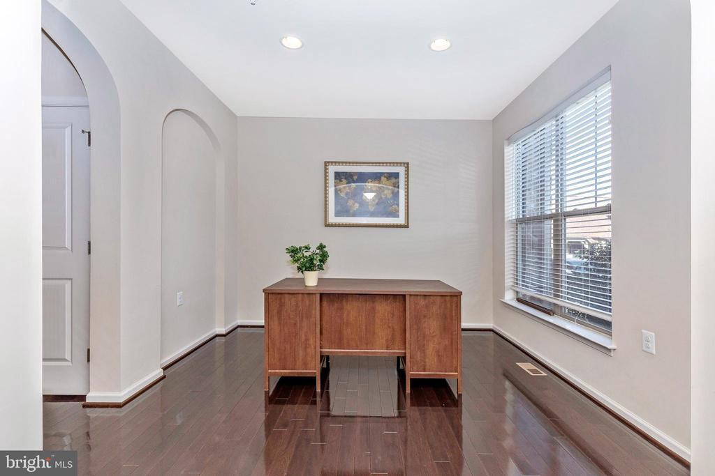 2921 Mill Island Pkwy - Photo 3 of 46