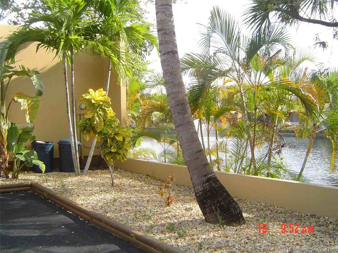 16113 Kingsmoor Way - Photo 2 of 10