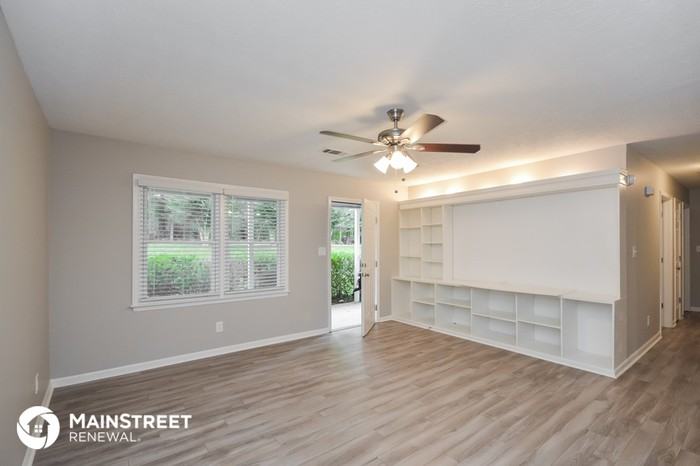 2315 Shoals Drive Northeast - Photo 3 of 16
