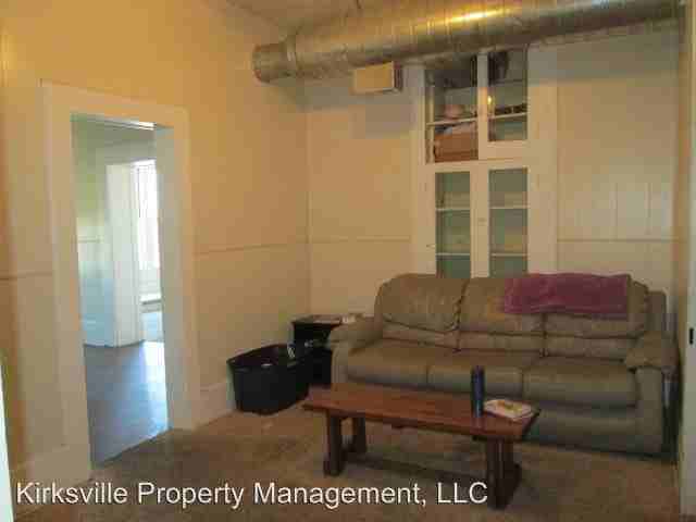 102 E Washington A-B-1/2 - Photo 2 of 7