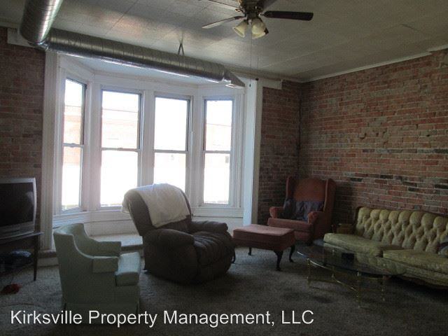 102 E Washington A-B-1/2 - Photo 3 of 7