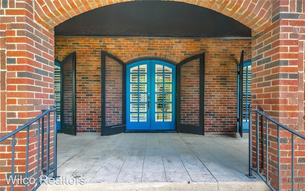 2245 Irwin Street - Photo 3 of 9