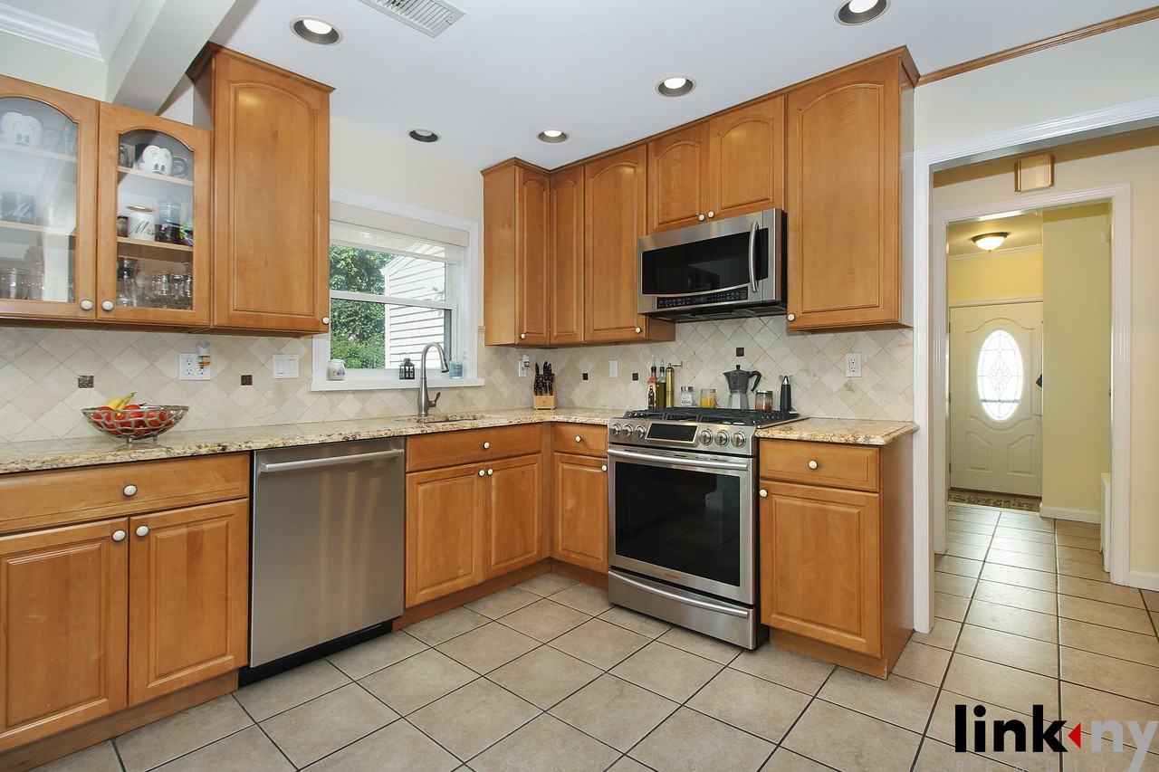 50 Howard Avenue - Photo 3 of 19