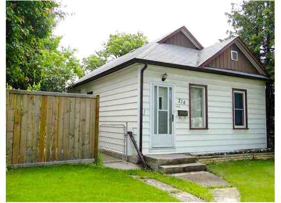 214 Des Meurons Street Winnipeg Mb R2h 2m7 2 Bedroom House For