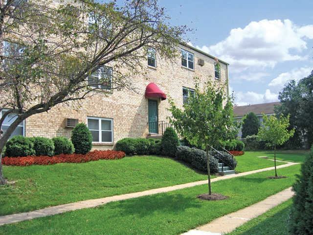 Melrose Place Apartments - Photo 2 of 4