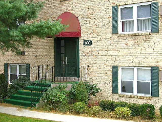 Melrose Place Apartments - Photo 3 of 4