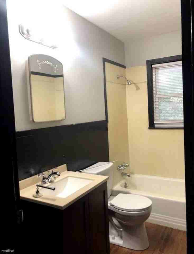 519 N Jackson Ave - Photo 3 of 5