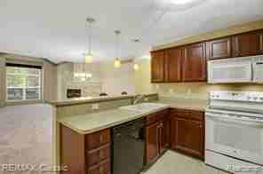 Maple And Decker - Photo 2 of 6