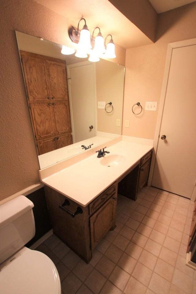 8524 Radcliffe Dr - Photo 2 of 32