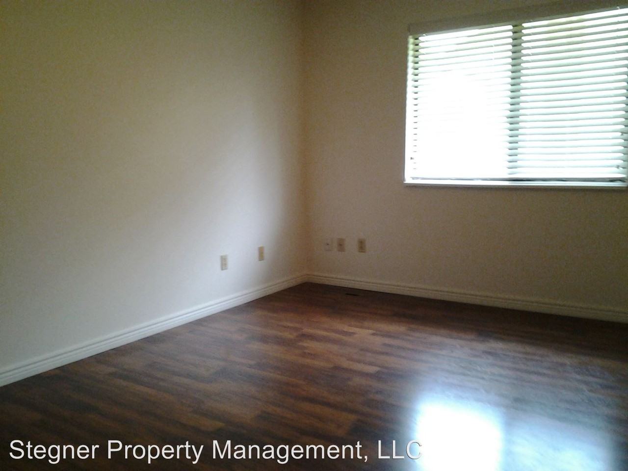 925 Rocky Mountain Way - Photo 2 of 13