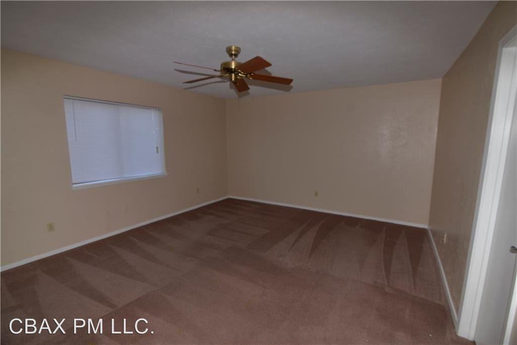 805 Cambridge Dr - Photo 3 of 5