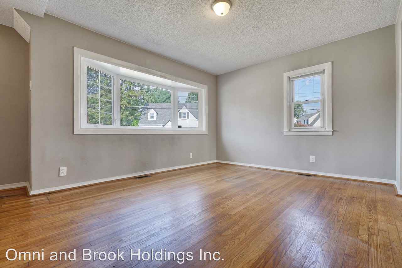 1145 Logan Ave - Photo 2 of 9