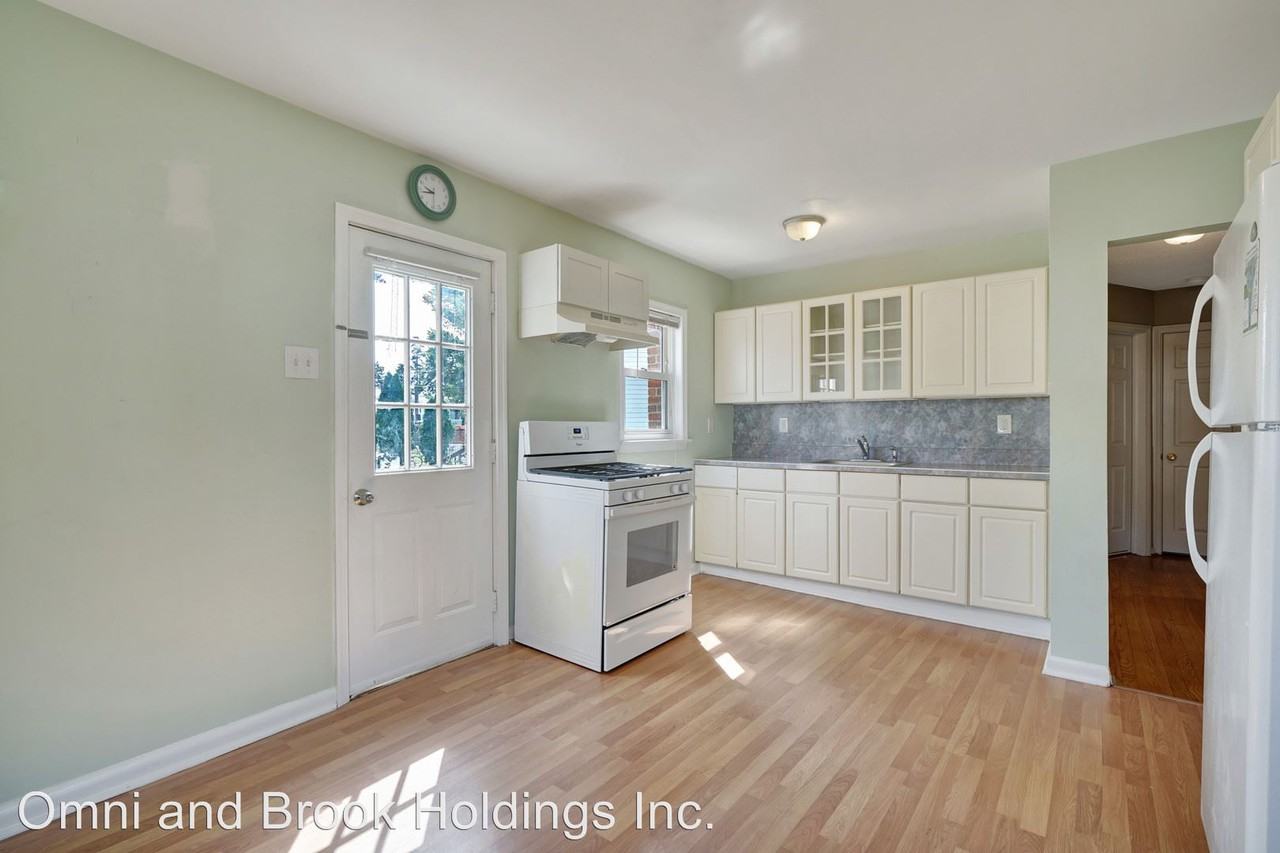 1145 Logan Ave - Photo 3 of 9